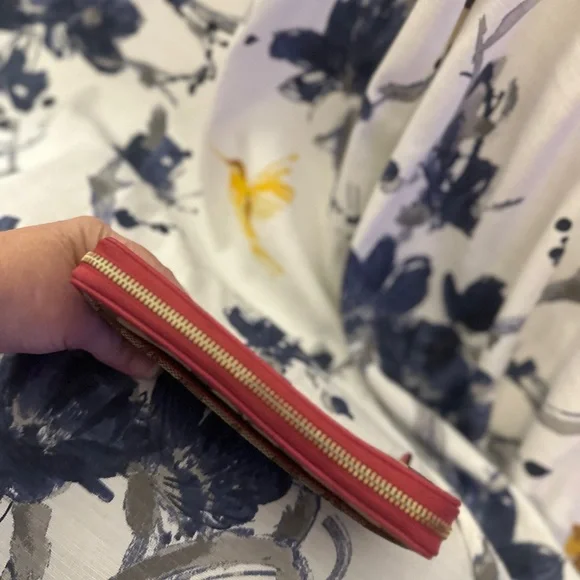 Coach Signature Long Zip Wallet with Strap
STYLE C4452 - Picture 4 of 7